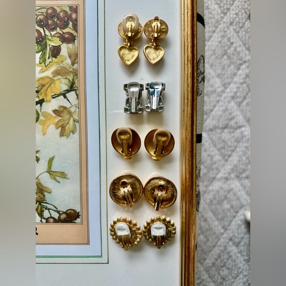 Lot of 5 Pairs of Estate clip on earrings - Picture 2 of 6